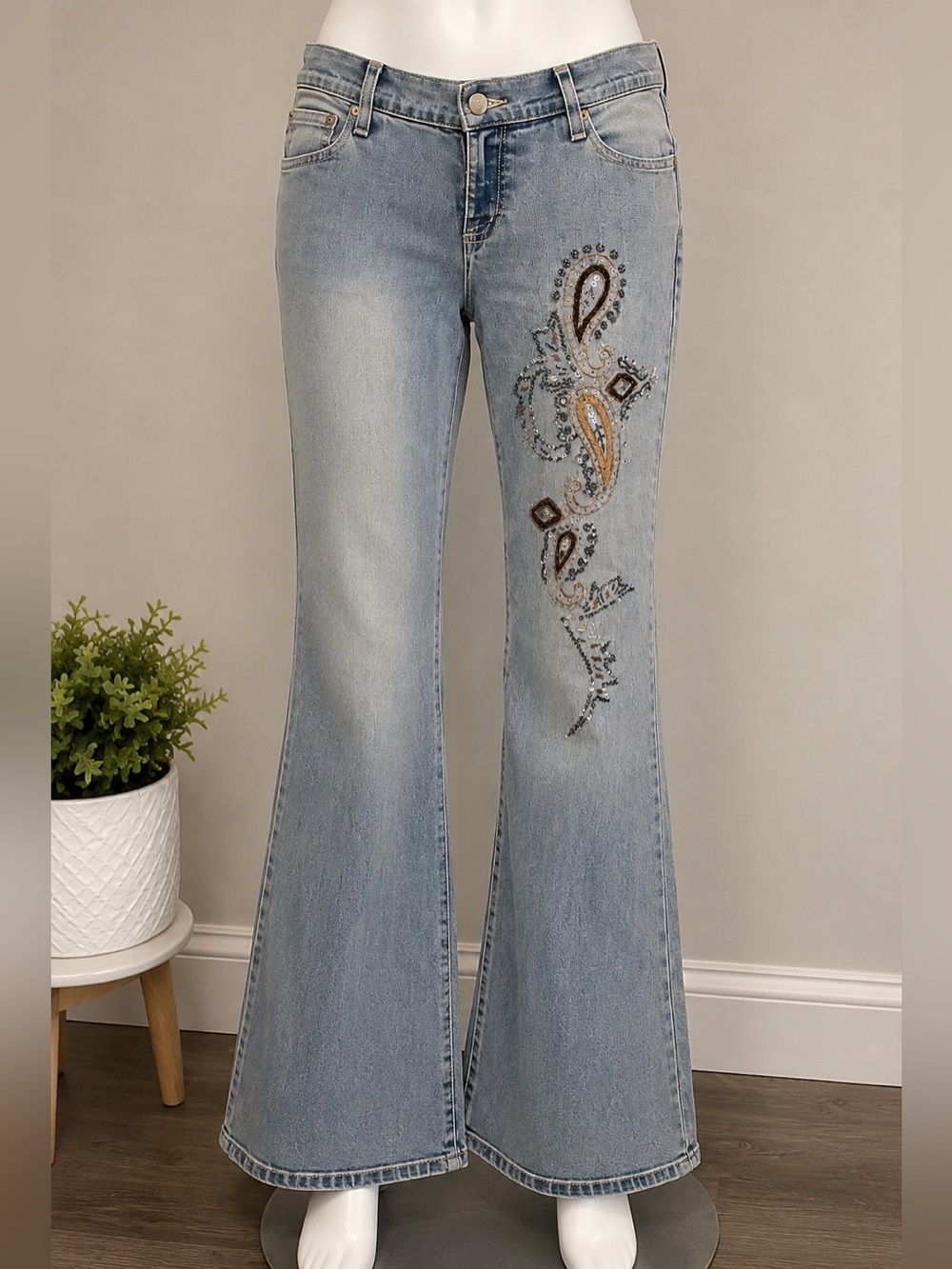 VENUS Women’s Size 8 Light Wash Flare Leg Jeans Embroidered Paisley Beaded